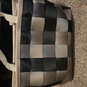Harvey's Seatbelt Purse- EUC